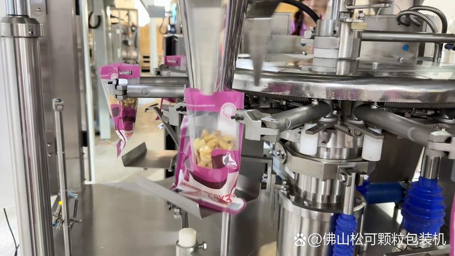 松可香蕉片称重定量包装机:为休闲食品企业提效降成本